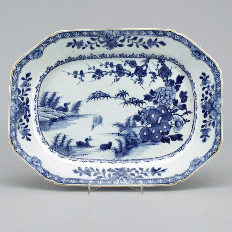 STEKFAT, porslin, Qingdynastin Qianlong (1736-95).