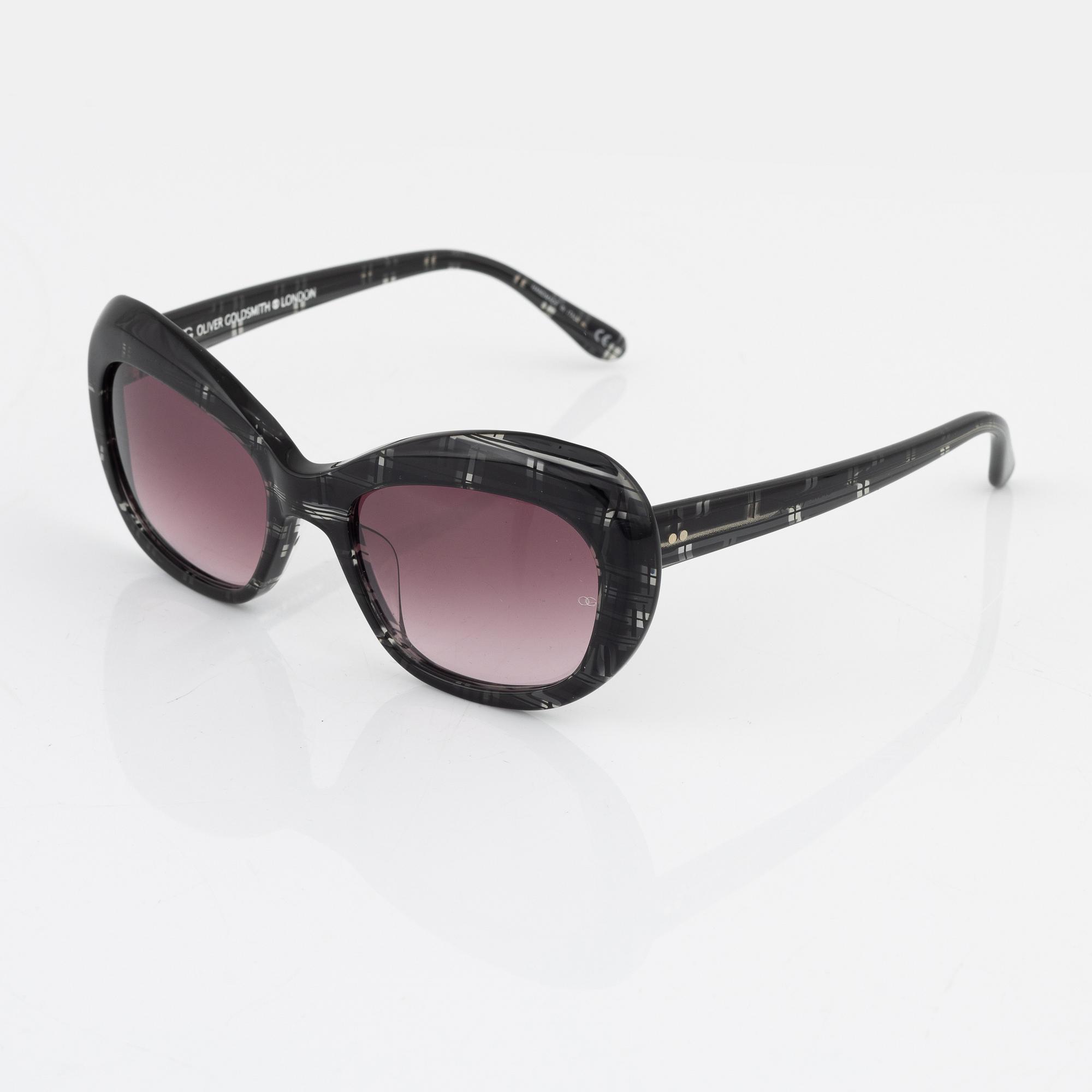 Oliver Goldsmith, solglasögon.
