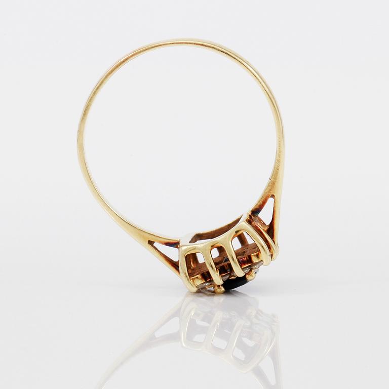 RING,  14K guld, diamanter samt safir.