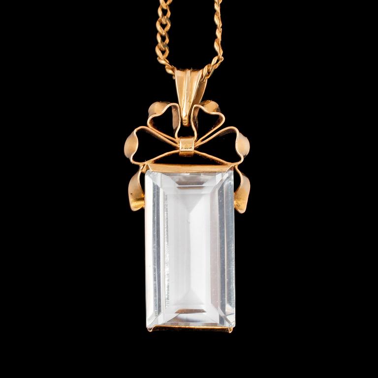 HÄNGE, 18k guld med fasettslipad bergkristall, Stigbert, för Heribert Engelbert, Stockholm, 1943. Vikt 8 g.