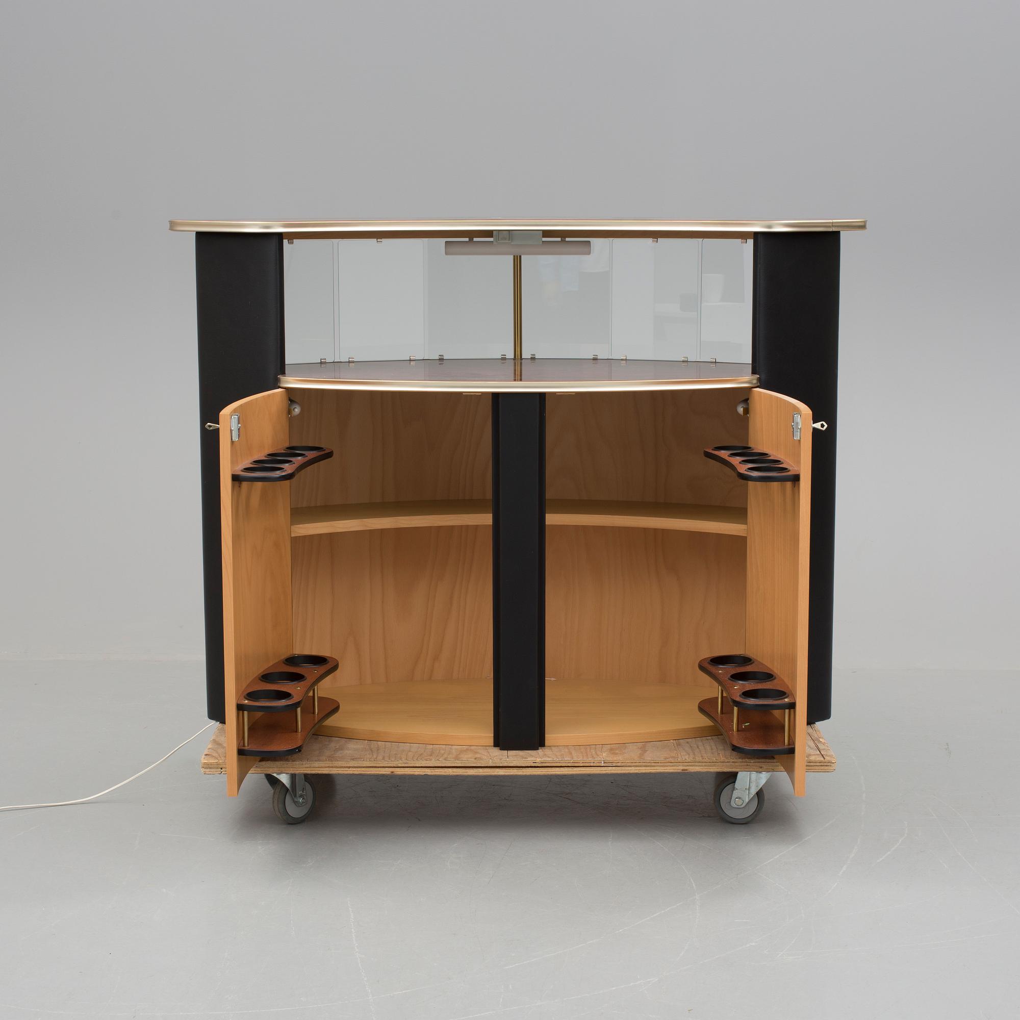 BARDISK,  samt BARSTOLAR, 3 st, 1960/70-tal.