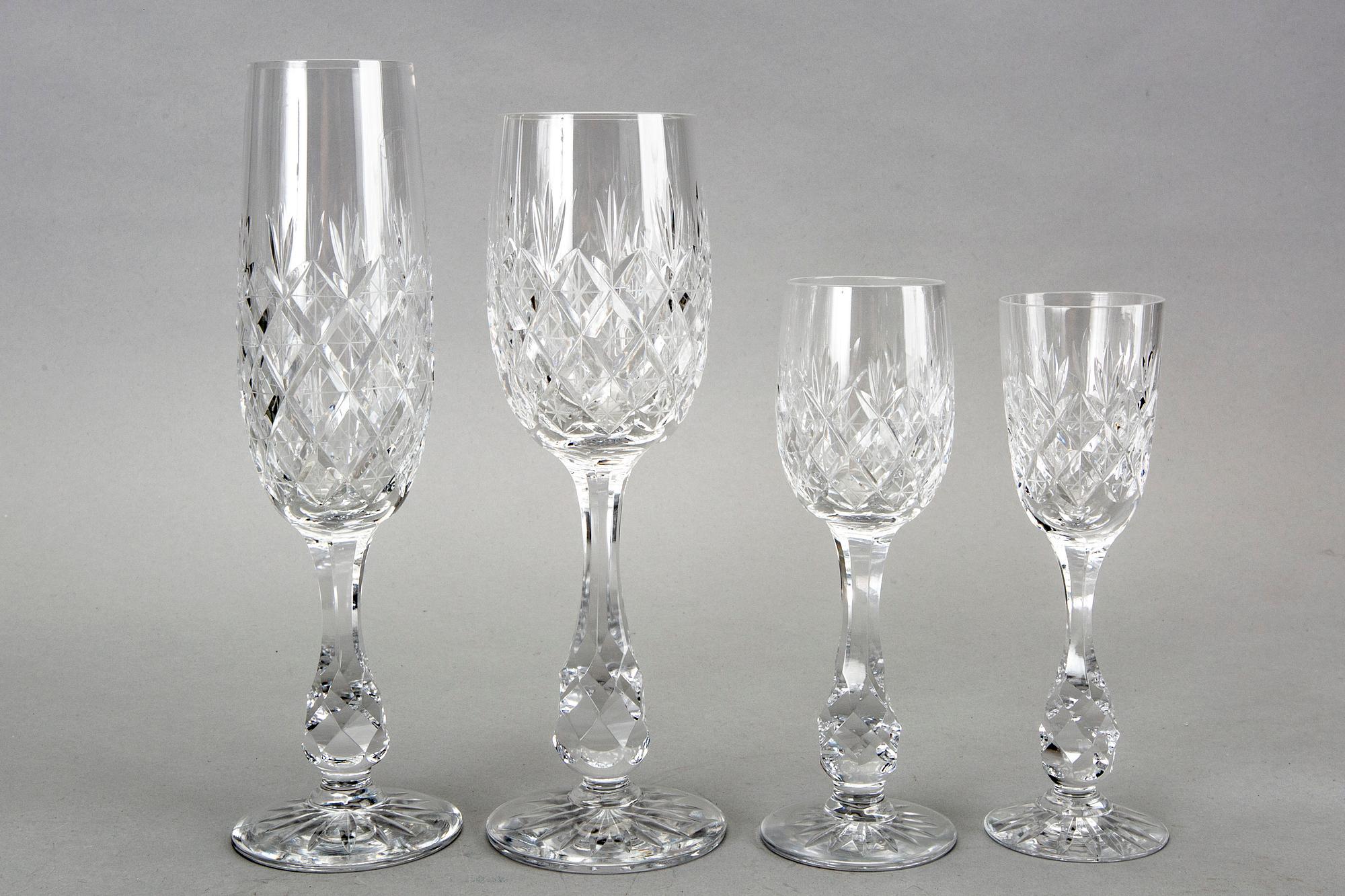 Fritz Kallenberg, glasservis, ca 87 delar, "Pompadour", Boda.