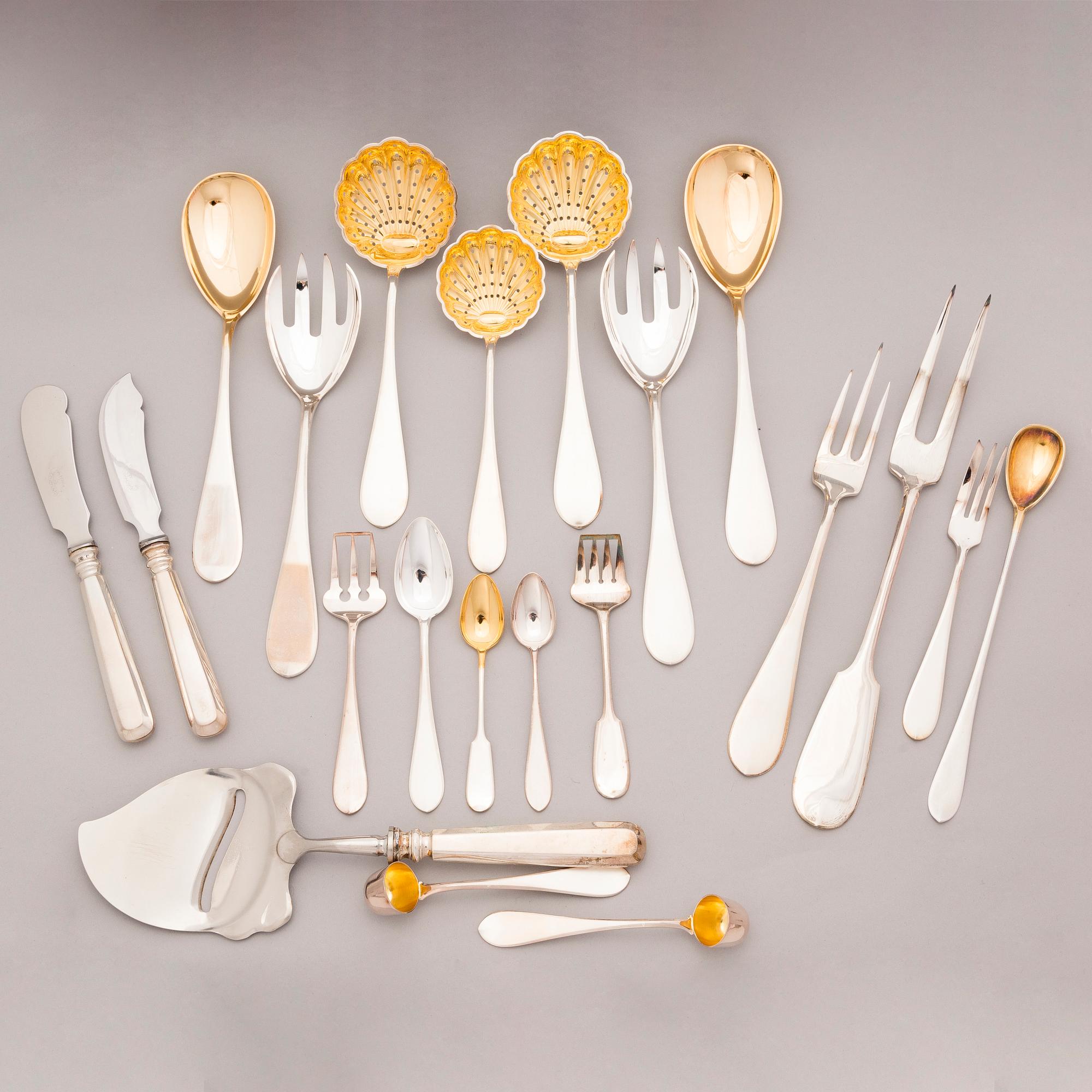 Silver cutlery, totally 70 pieces of two different series. Suomen Kultaseppä oy/ Kultateollisuus oy, Turku 1911-1973.