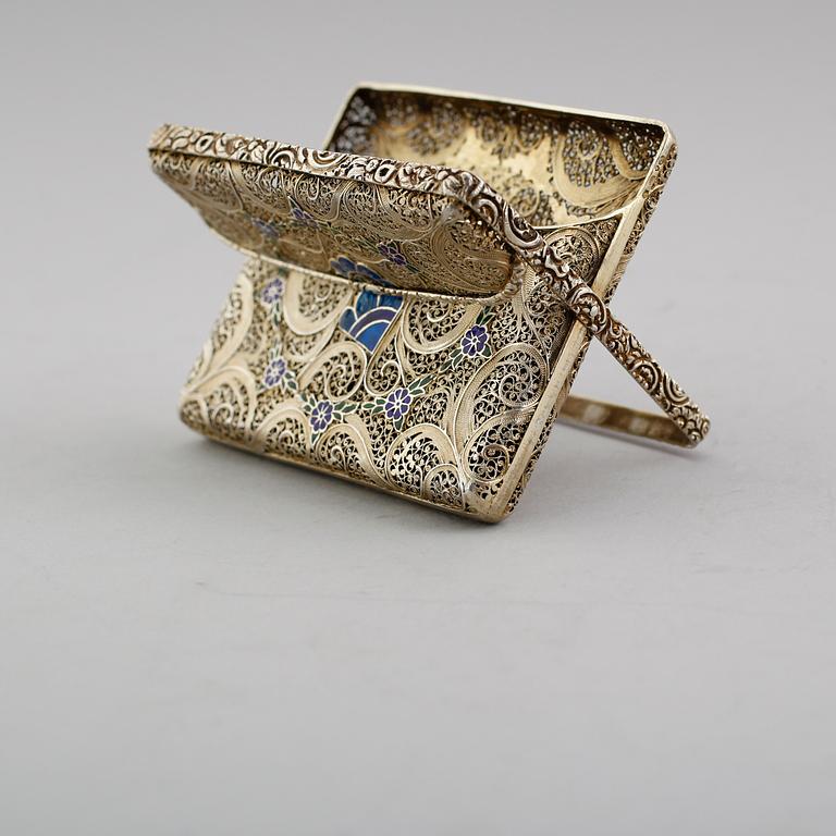 CIGARETTETUI, silver, 1900-talets första hälft. Vikt ca 86 gram.