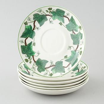 22 pieces of "Napoleon Ivy" in earthenware, made by Wedgewood, 20th century.