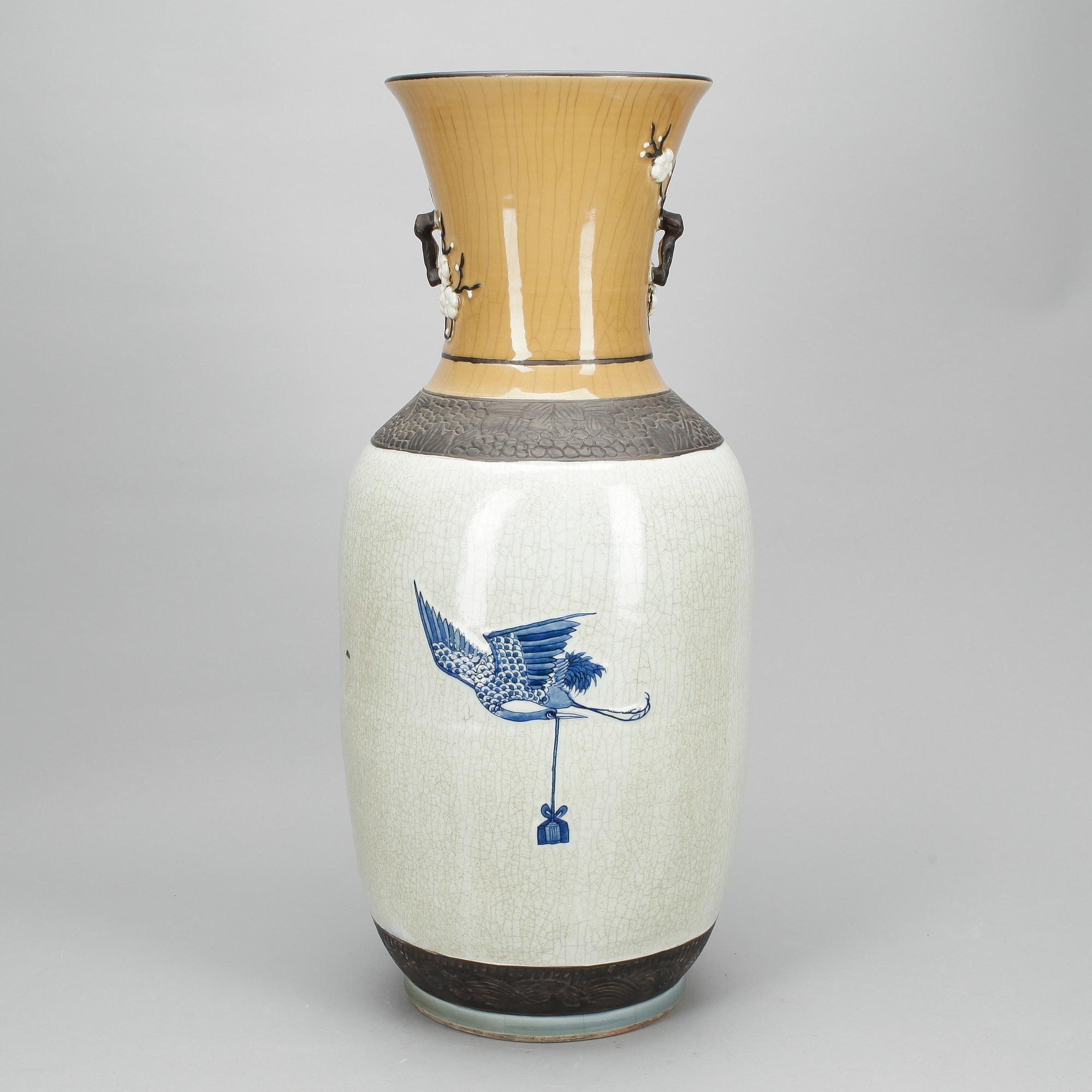 GOLVURNA, porslin, Kina, 1900-talets slut.
