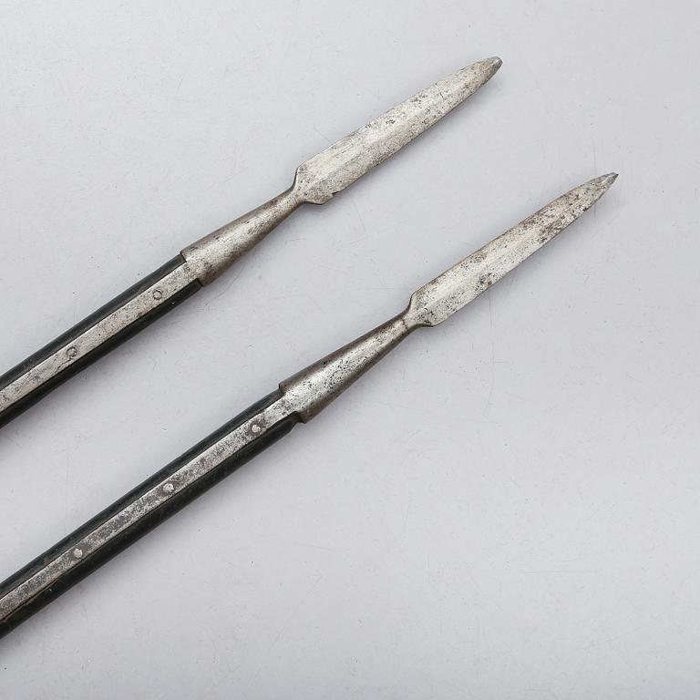 ÄNTERPIKAR, 2 st, smide, 1700-talets andra hälft.