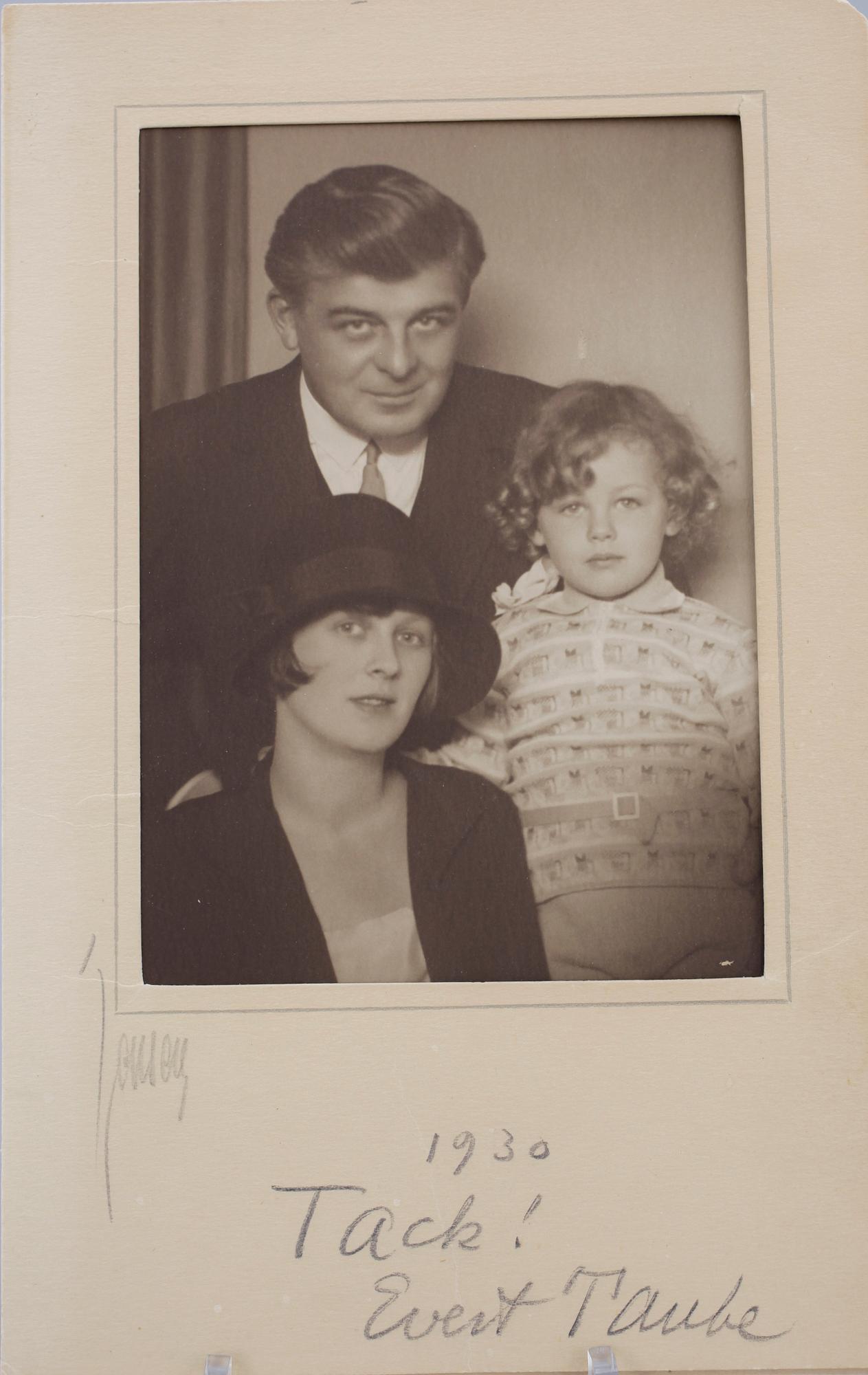 AUTOGRAF samt foto. Evert Taube. 1930.
