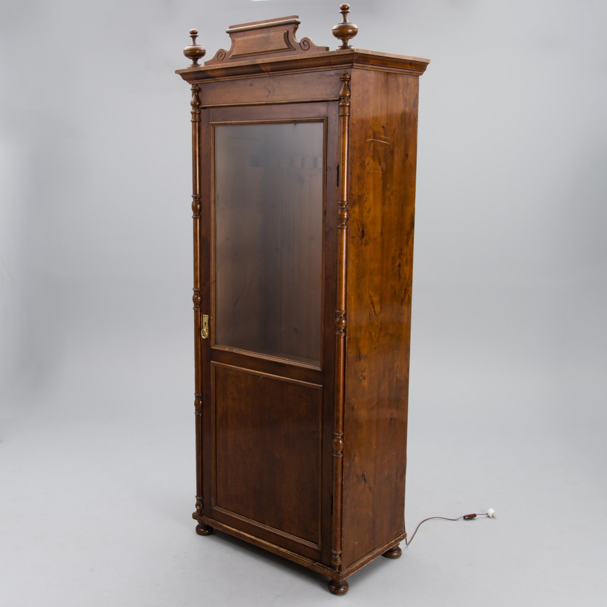 SKÅP / VAPENSKÅP, 1800-talets slut.