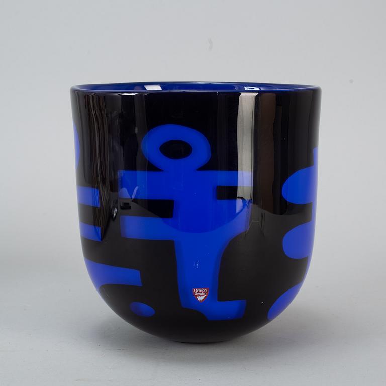LARS HELLSTEN, a glass bowl, signed and numbered, Orrefors Gallery.