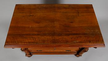 BYRÅ, nyrenässans, sent 1800-tal.