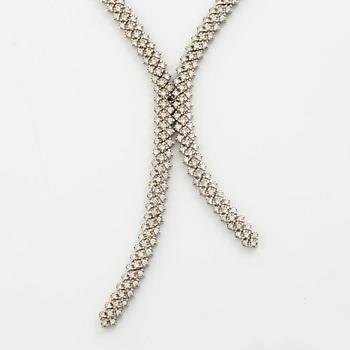 Collier 18K vitguld med briljantslipade  diamanter.