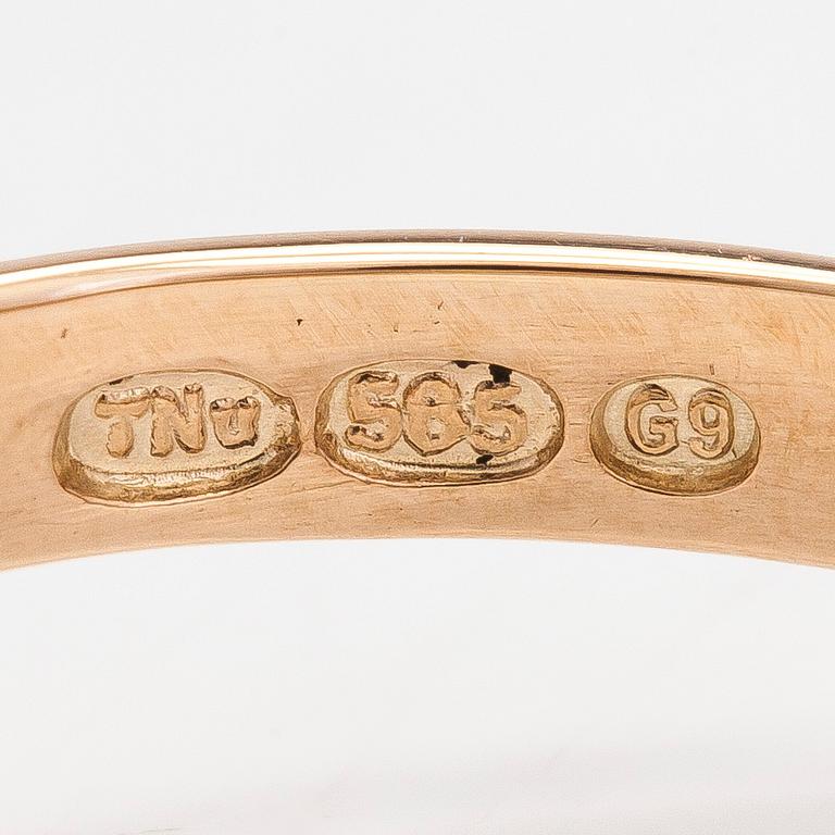 Ring, 14K guld med en modifierad brilliantslipad peridot, Finland 2008.