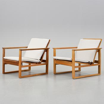 BØRGE MOGENSEN, fåtöljer, ett par, "Slädestolen modell 2256", Fredericia Möbelfabrik, etikettmärkta.