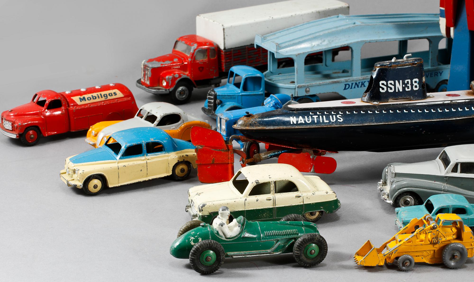 PARTI LEKSAKER, bl a metall, mestadels Dinky Toys, 1900-talets andra hälft.