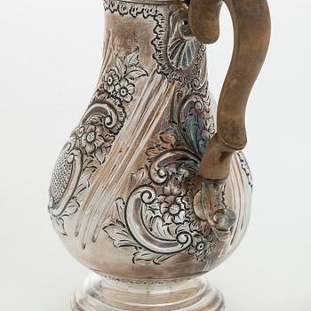 Kannu ja malja, sterlinghopeaa, Sheffield 1900 ja Lontoo 1846.