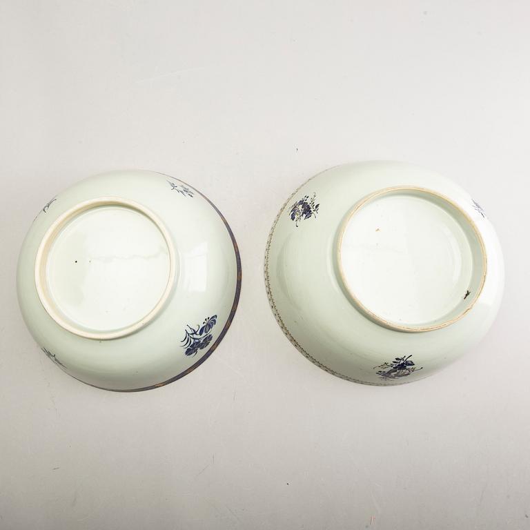 A set of two Chinese porcelain punch bowls around 1800.