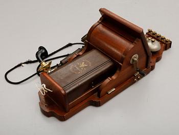 VÄGGTELEFON, L M Ericsson, Stockholm, tidigt 1900-tal.