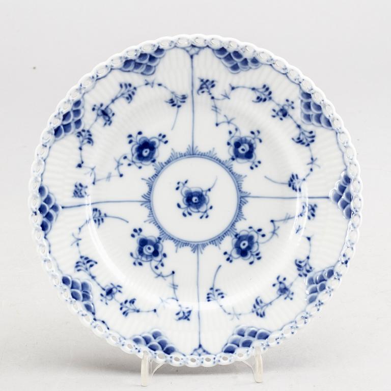ROYAL COPENHAGEN, kaffeservis, 60 delar, "Musselmalet, helblond".