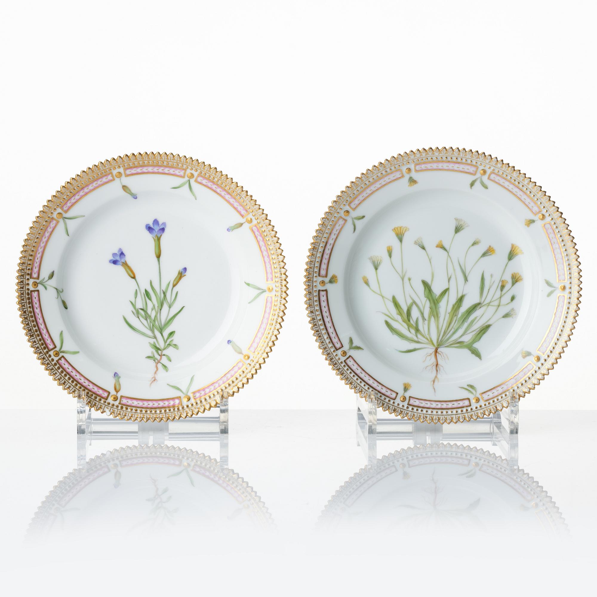 A set of 12 Royal Copenhagen 'Flora Danica' dishes, Denmark, 20th century.
