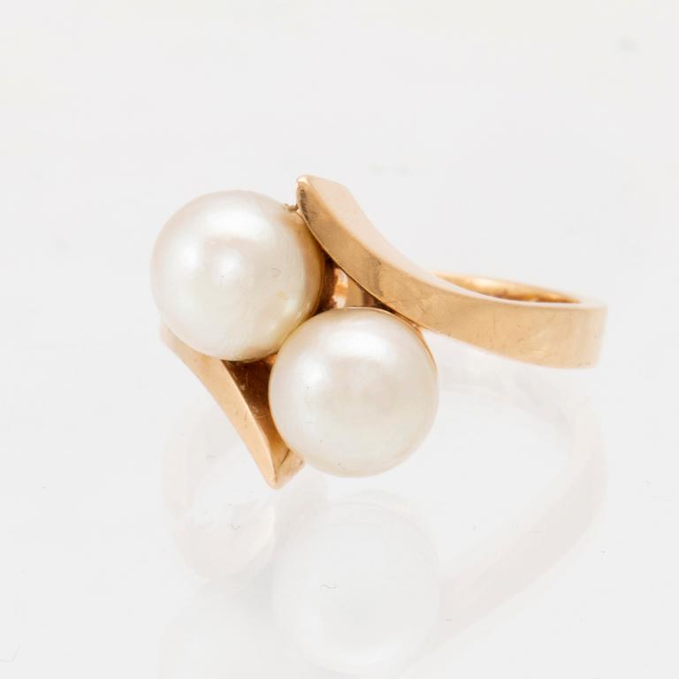 Ring 18K guld med odlade pärlor, Hjalmar Bergmark Norrköping 1944.