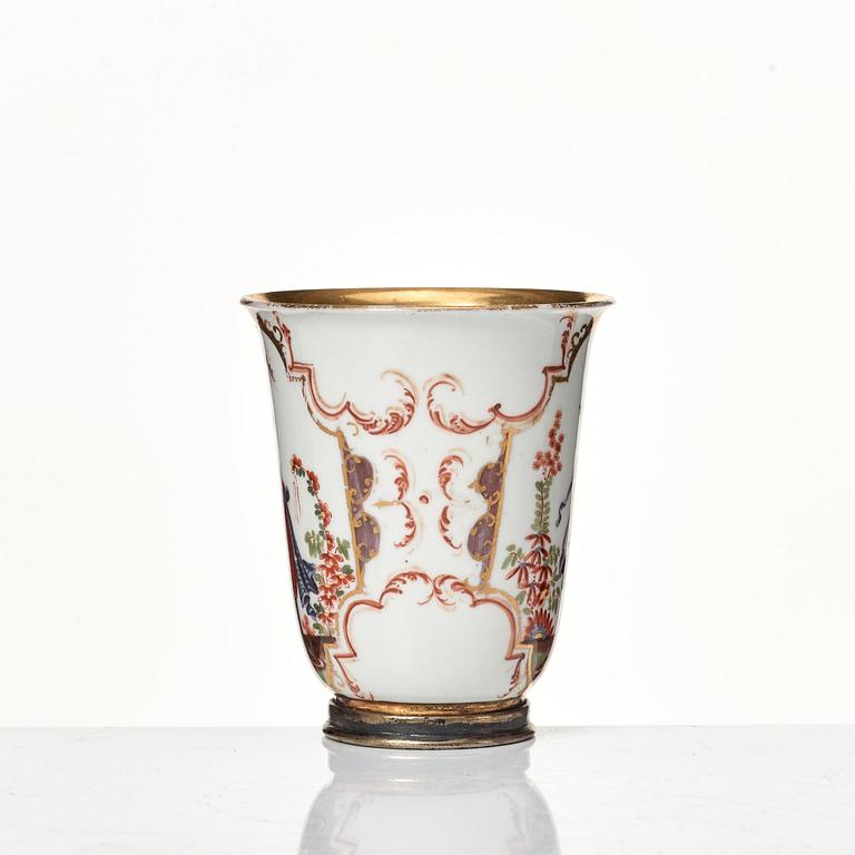 Kopp med fat, porslin. Meissen, 1730/40-tal.