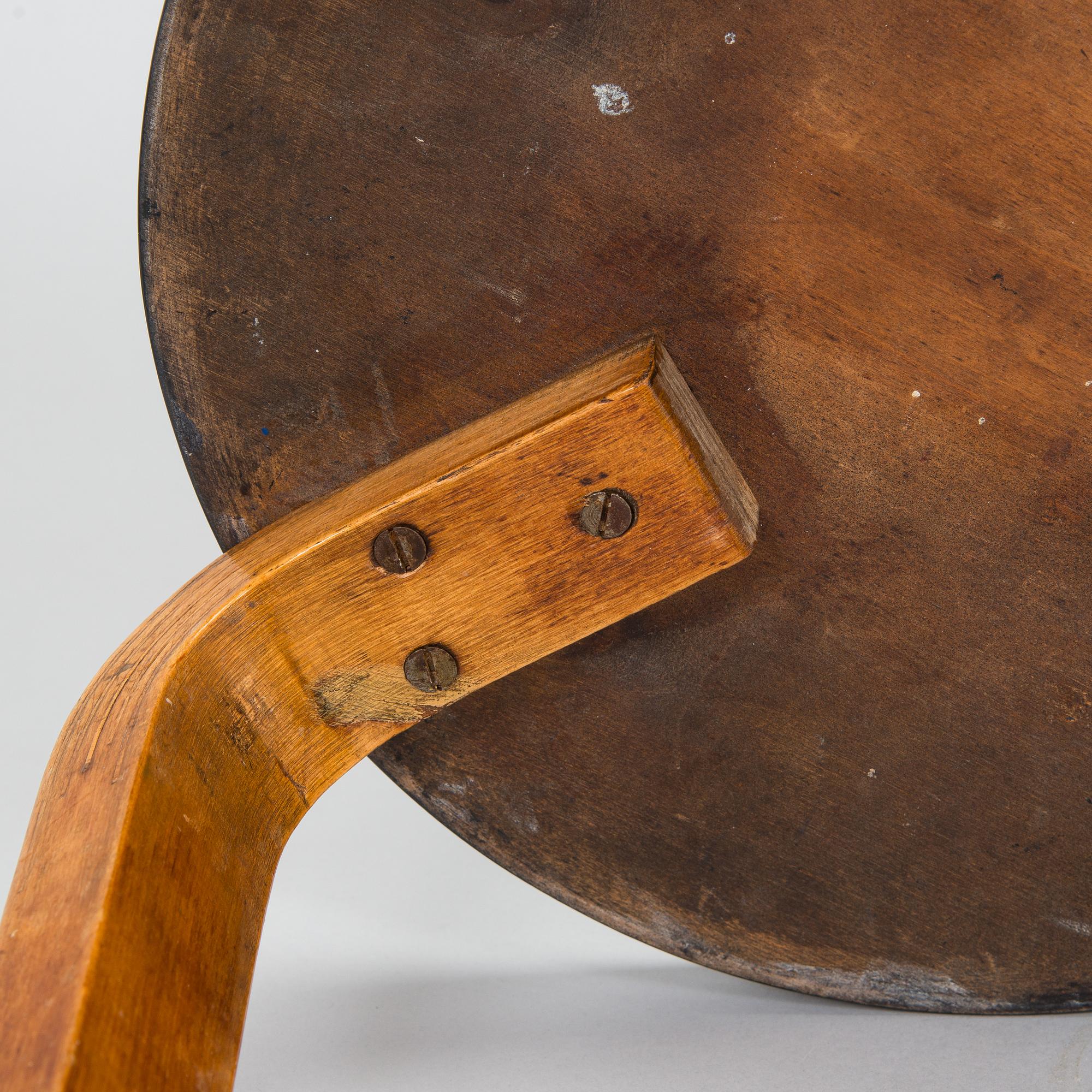 Alvar Aalto, jakkarapari, malli 60, O.Y. Huonekalu-ja Rakennustyötehdas A.B, Finmar, Suomi, 1934–39.