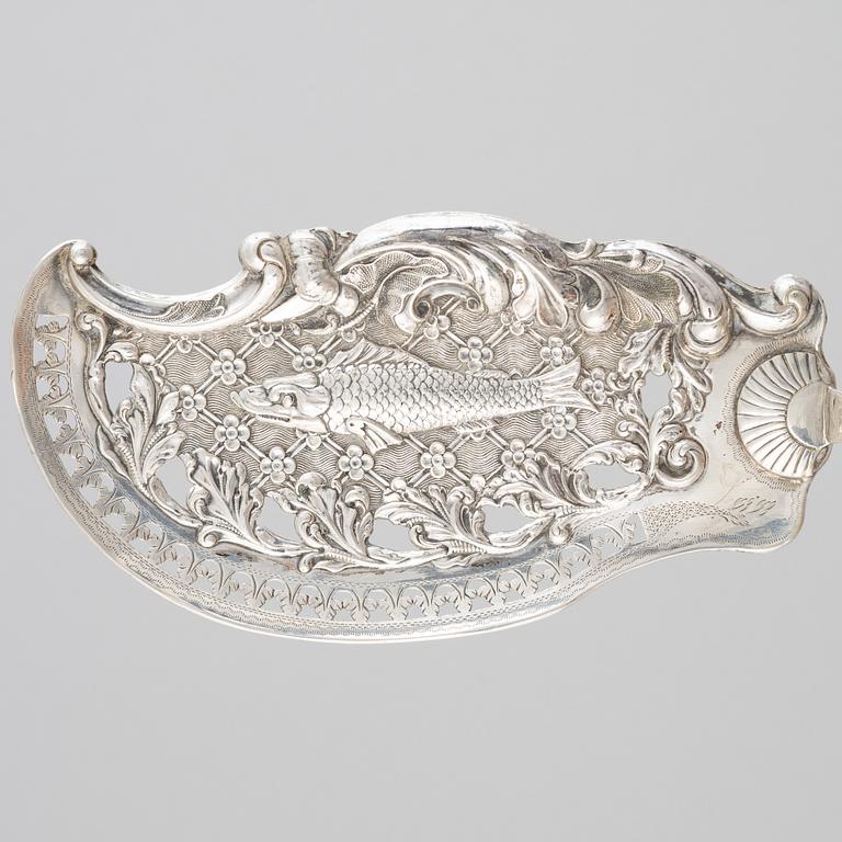 A Danish silver fish server, control mark of Peter R. Hinnerup, Copenhagen 1842.