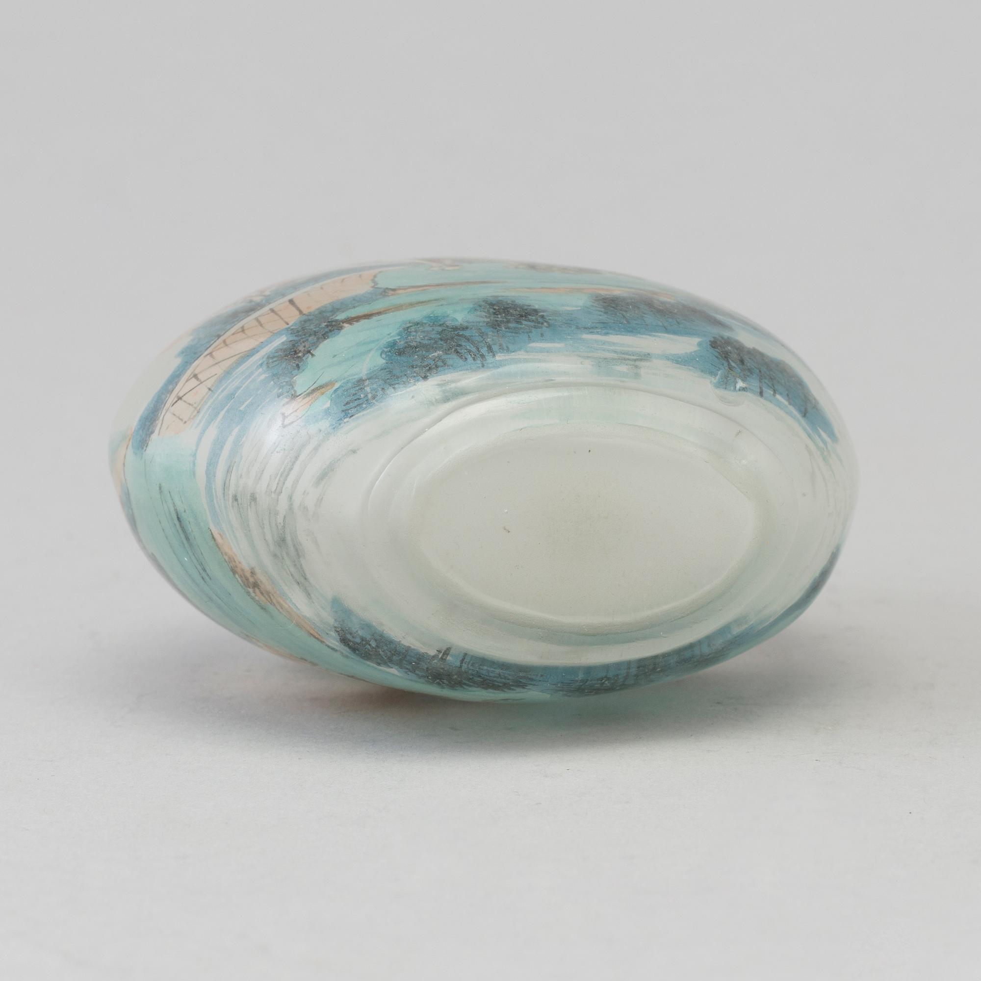 A large Chinese glass snuff bottle, circa 1900.