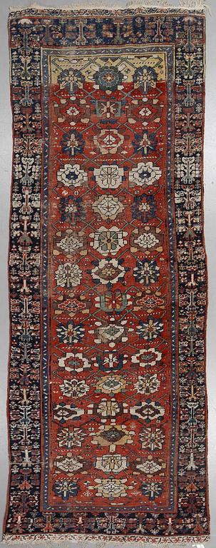 A carpet, Antique Mahal parobably, ca 396 x 144 cm.