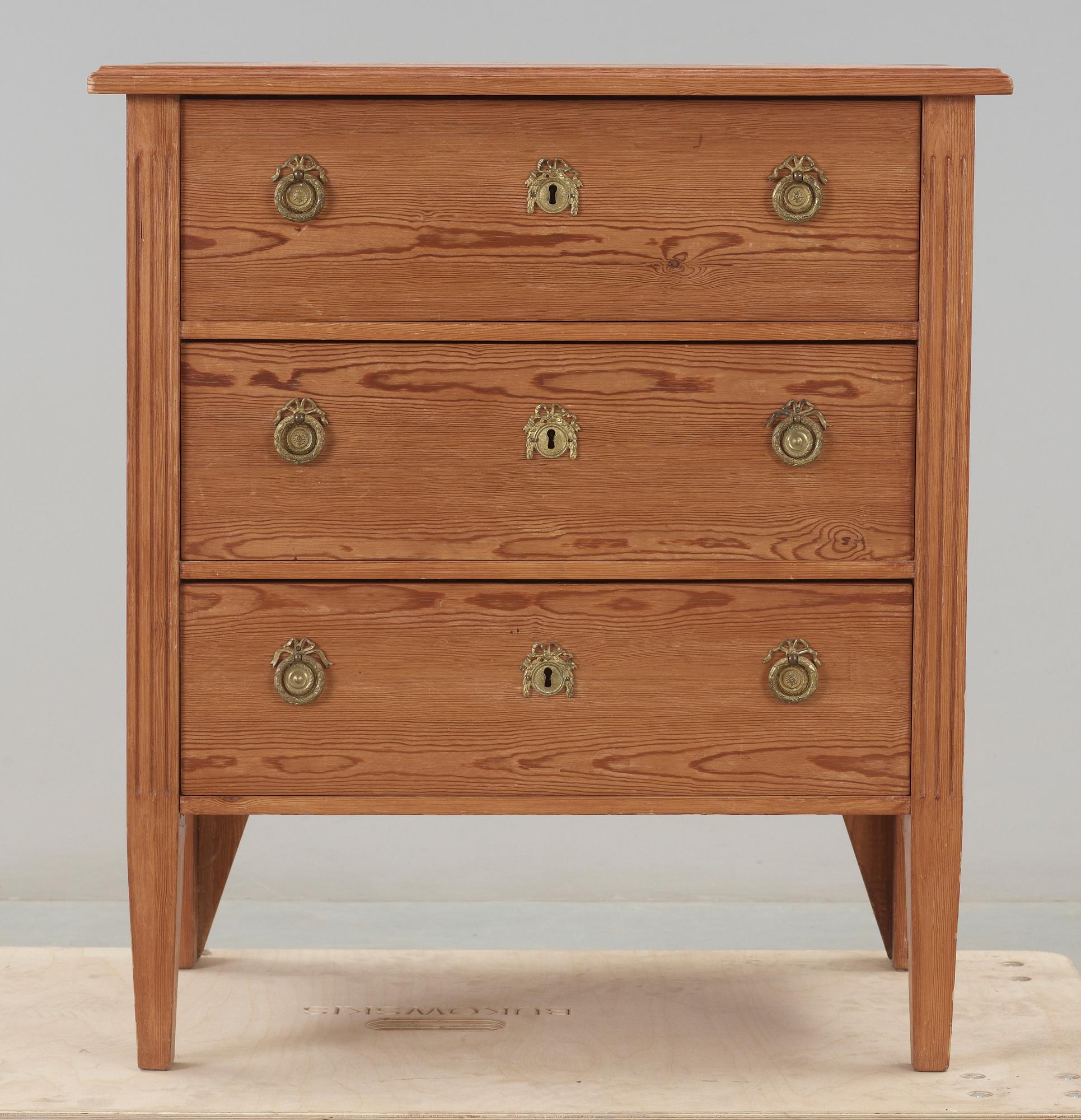 BYRÅ, sengustaviansk stil, omkring 1900.