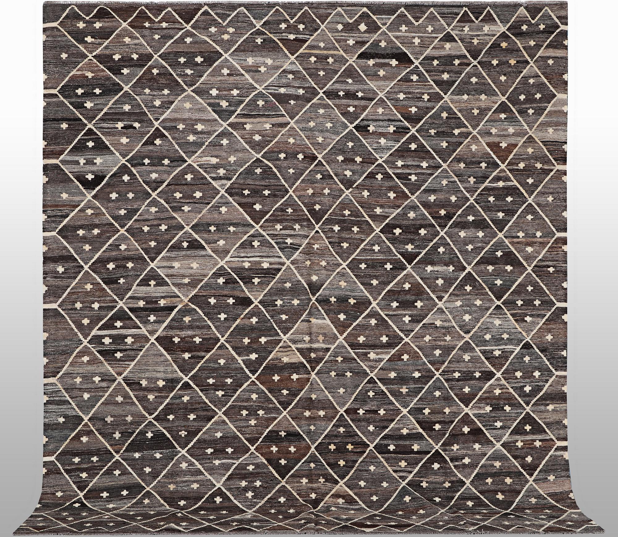 Matta, Kelim, ca 297 x 262 cm.
