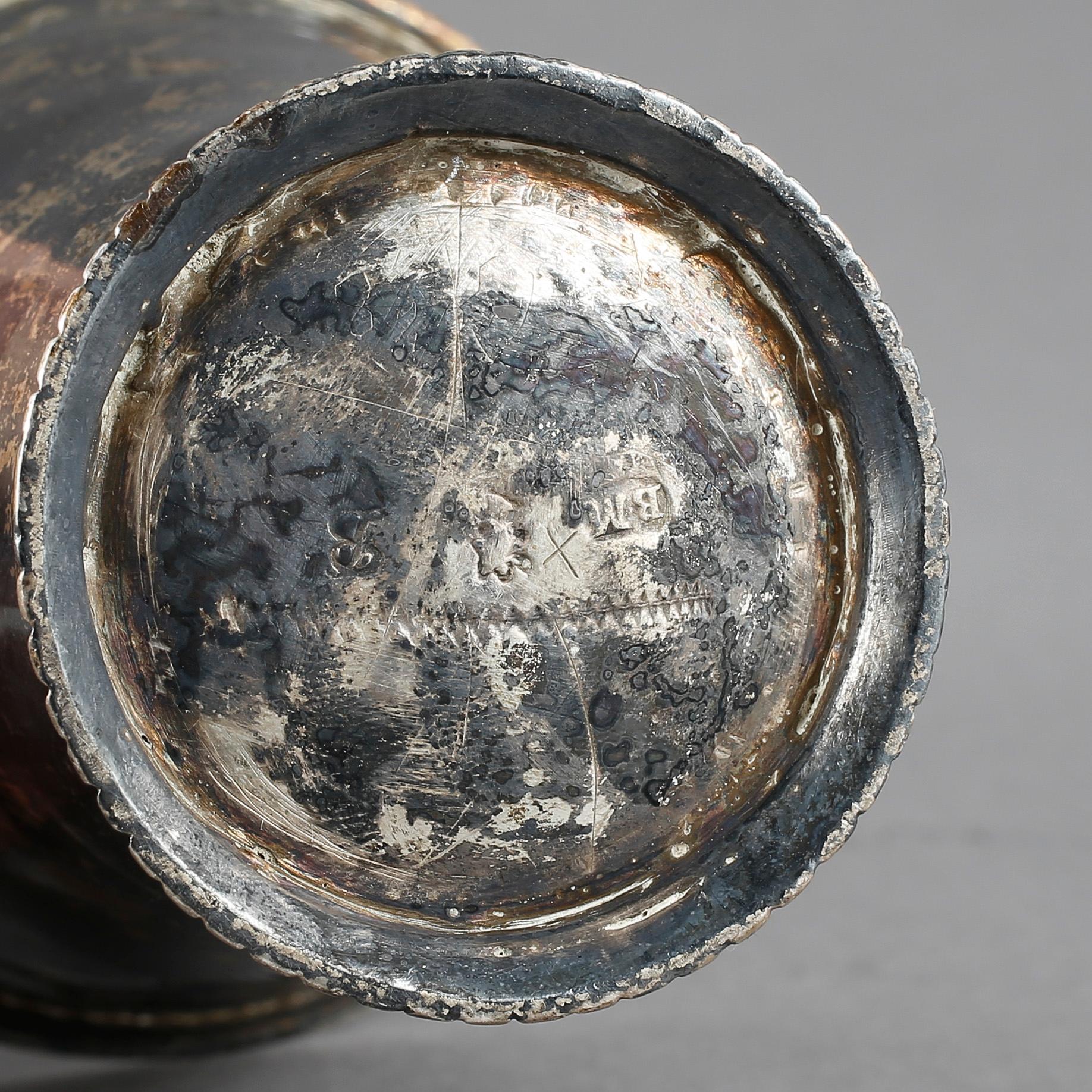 BÄGARE, silver, oidentifierad smed BM, Stockholm, 1714. Vikt ca 111 gram.