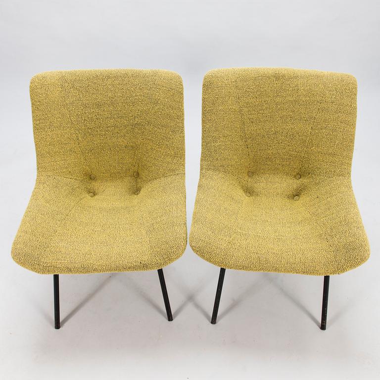 CARL GUSTAF HIORT AF ORNÄS, a pair of 'Leaf' easychairs, manufacturer Puunveisto Oy - Träsnideri Ab, mid-20th century.