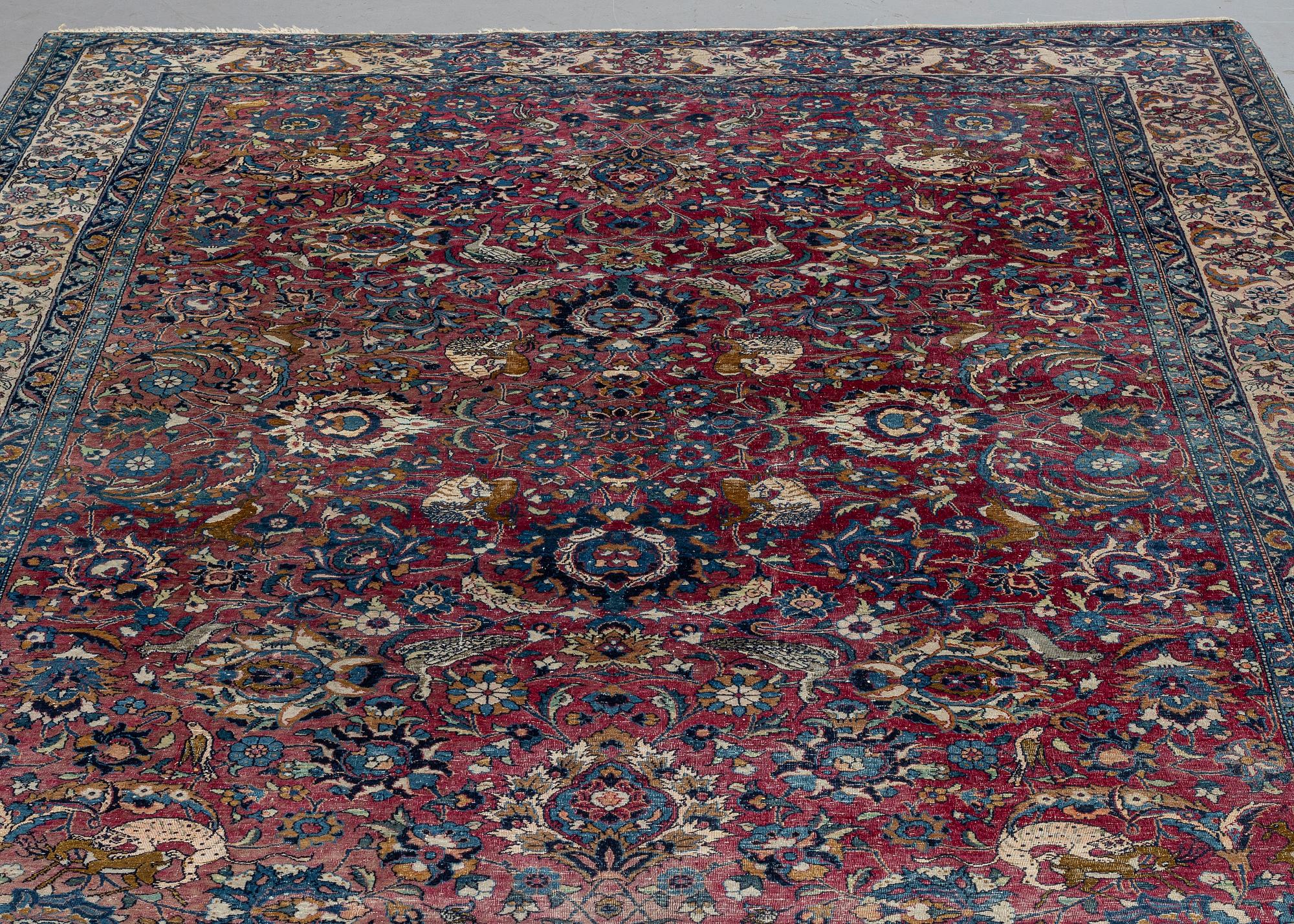 A CARPET, semi-antique Esfahan/Tehran, probably, ca 317,5 x 203,5 - 205 cm.