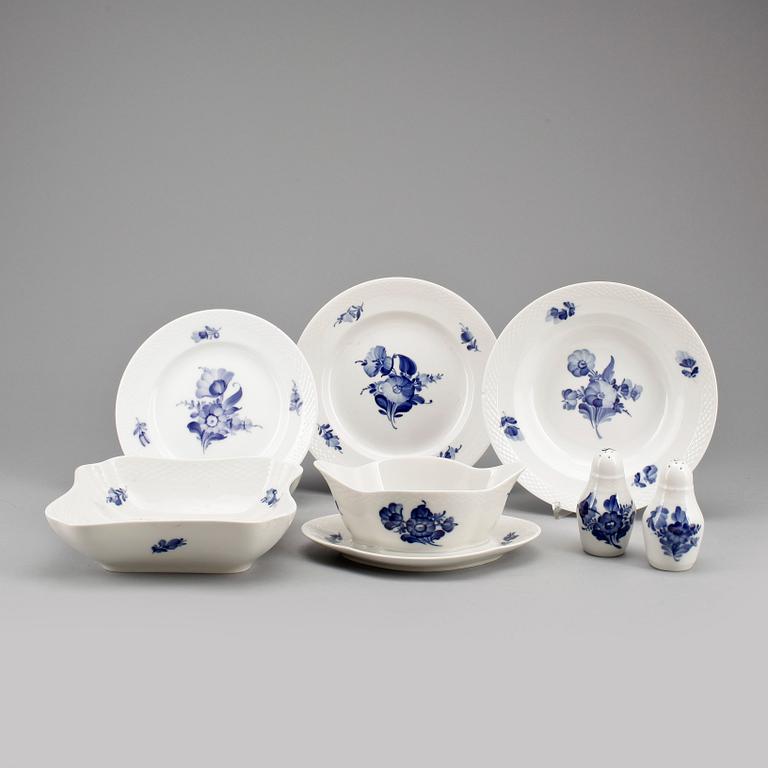 MATSERVIS, 31 delar, "Blå blomst", Royal Copenhagen.