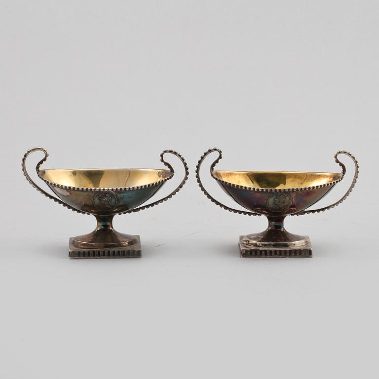 SALTKAR, ett par, silver, gustavianska, Pehr Zethelius, Stockholm, 1793. Vikt 146 g.