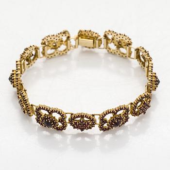 Armband, fasettslipade granater, förgyllt silver.