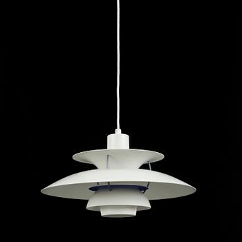 Poul Henningsen · TAKLAMPA, "PH 5", Poul Henningsen för Louis Poulsen, Danmark. Höjd ca 28 cm.