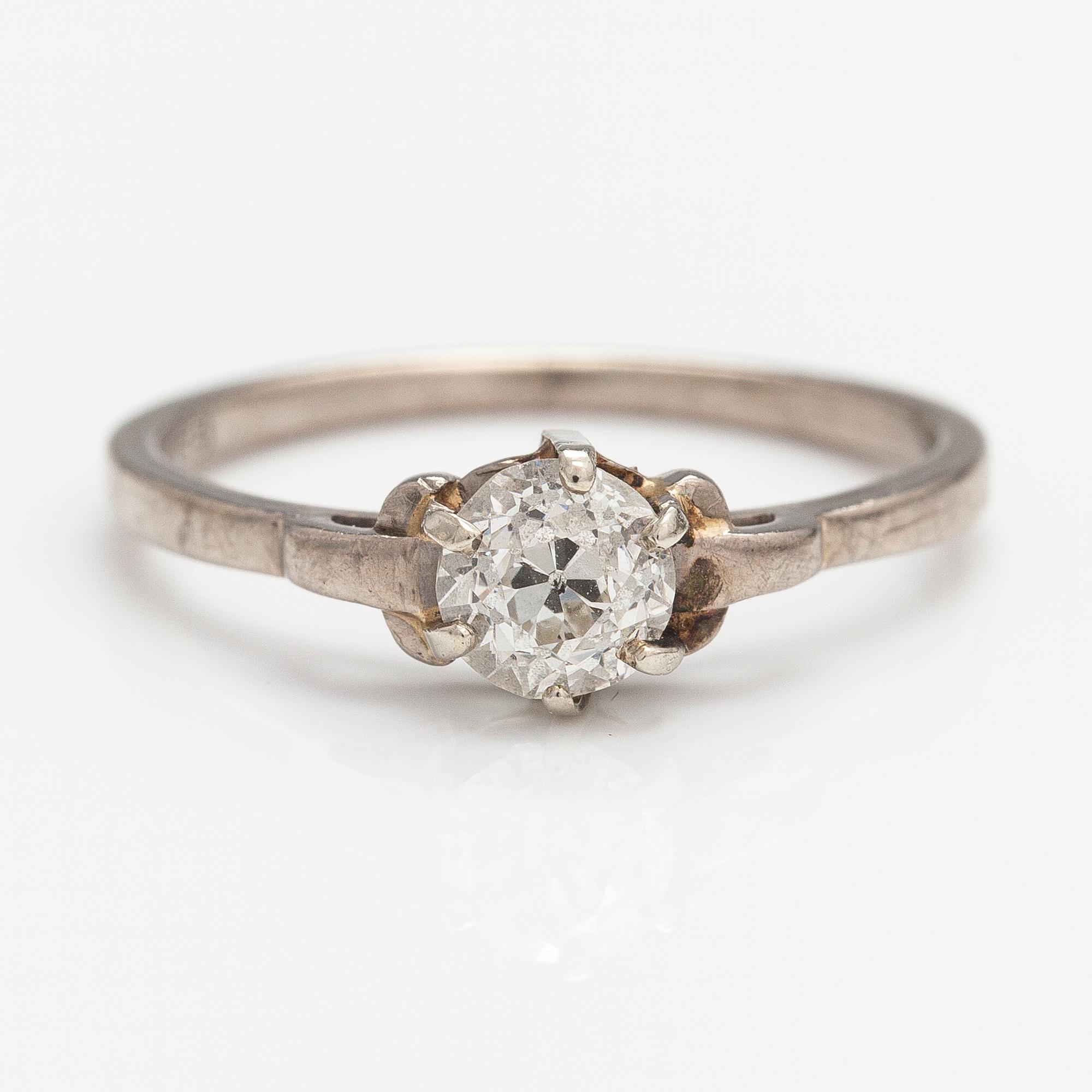 A 14K white gold ring with an old-cut diamonds ca. 0.50 ct.