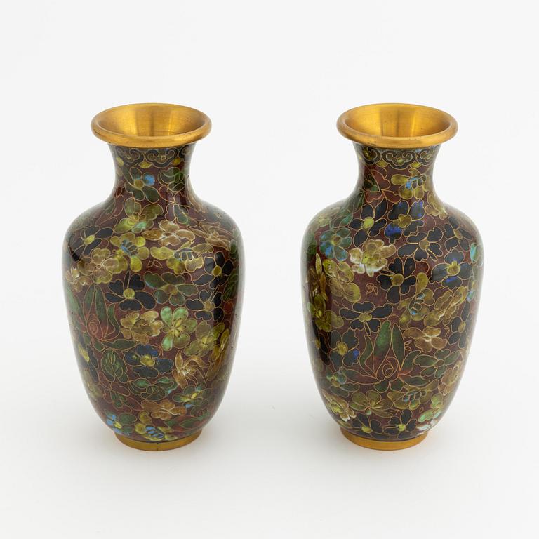 A pair of Japanese cloisonné vases, early 20th century.