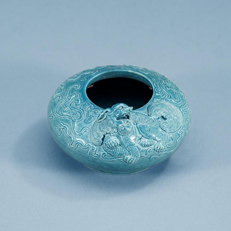 A turkoise/blue glazed brush washer, Qing dynasty, 19th Century.