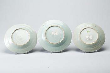 TALLRIKAR, 7 st, porslin, sen Qing, 1800-tal.