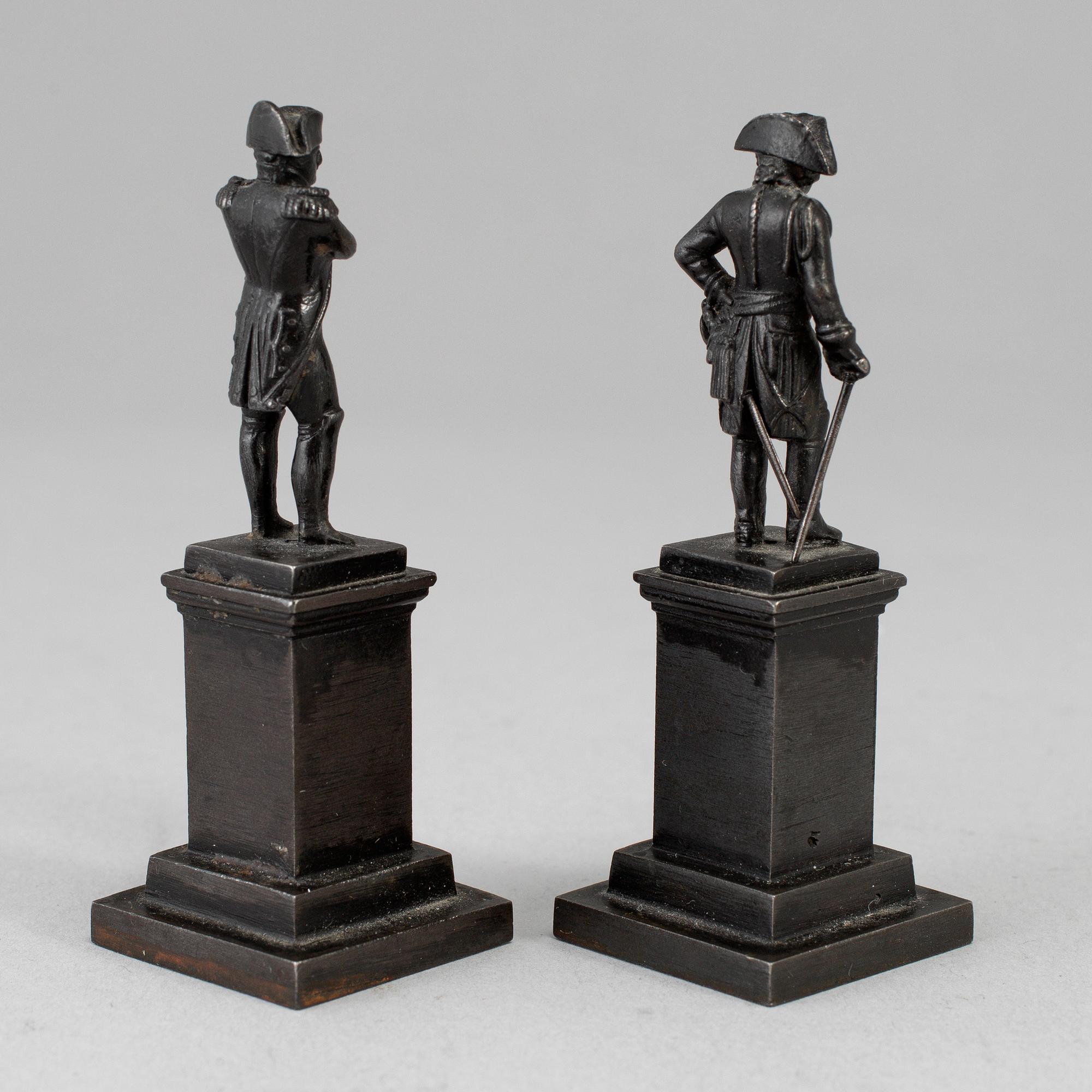 FIGURER, två stycken, gjutjärn, Empire, 1800-talets första hälft.