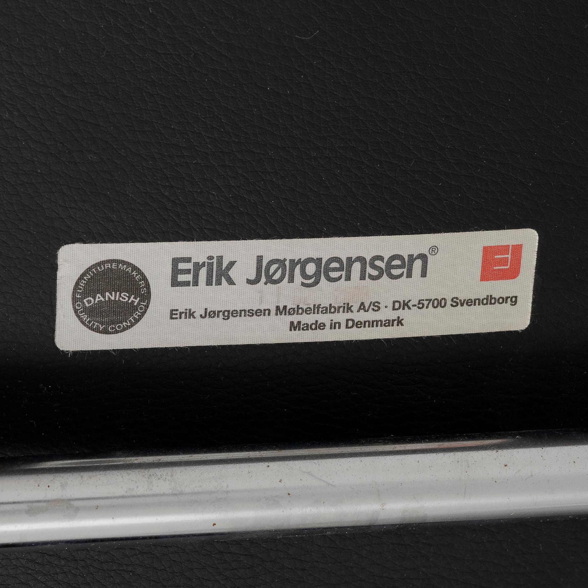 Hans J. Wegner, fåtölj med fotpall, "Ox Chair", EJ-100, Erik Jørgensen Møbelfabrik A/S, Svendborg, Danmark.