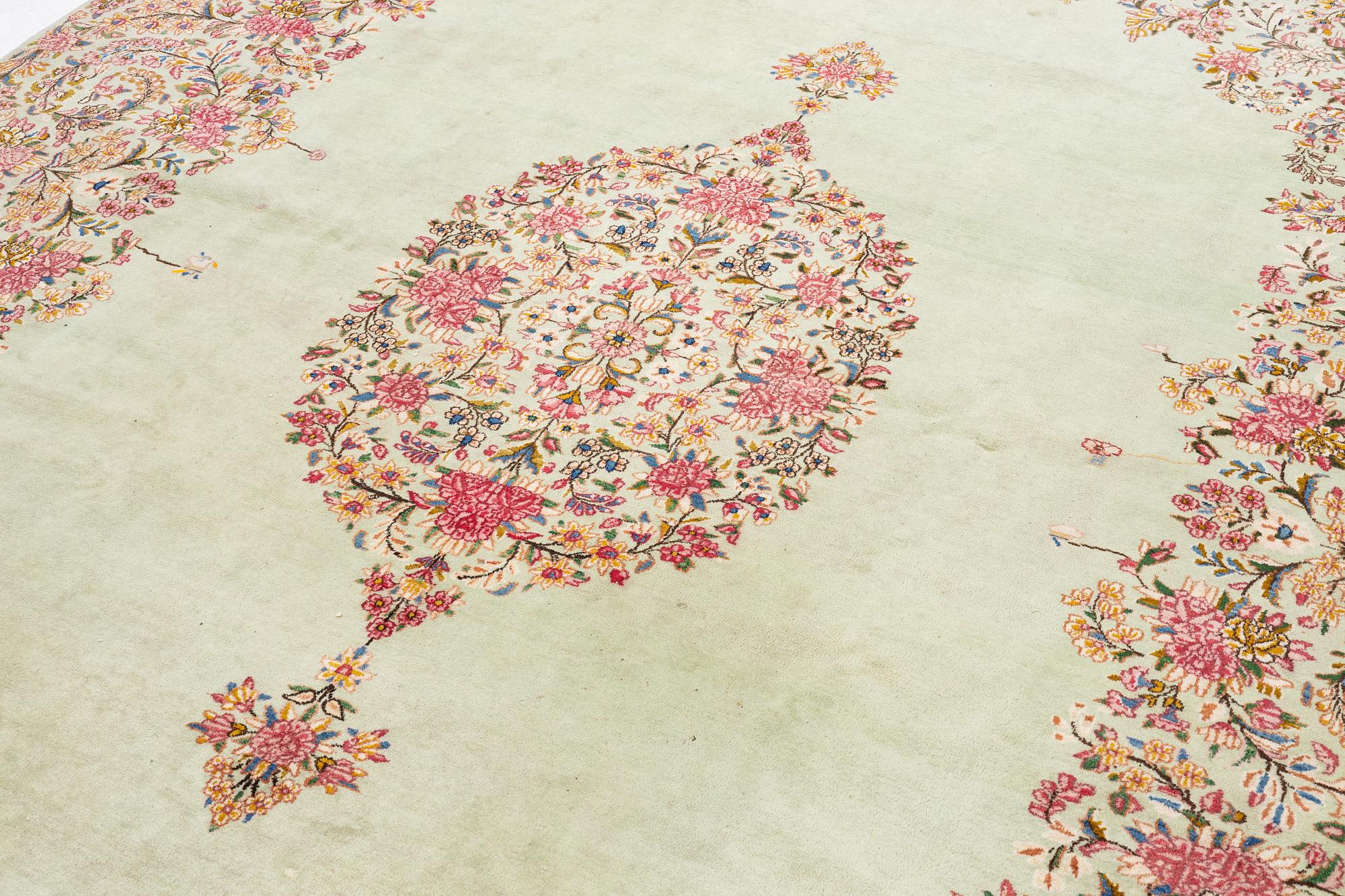 Matta, Kirman, ca 400 x 295 cm.