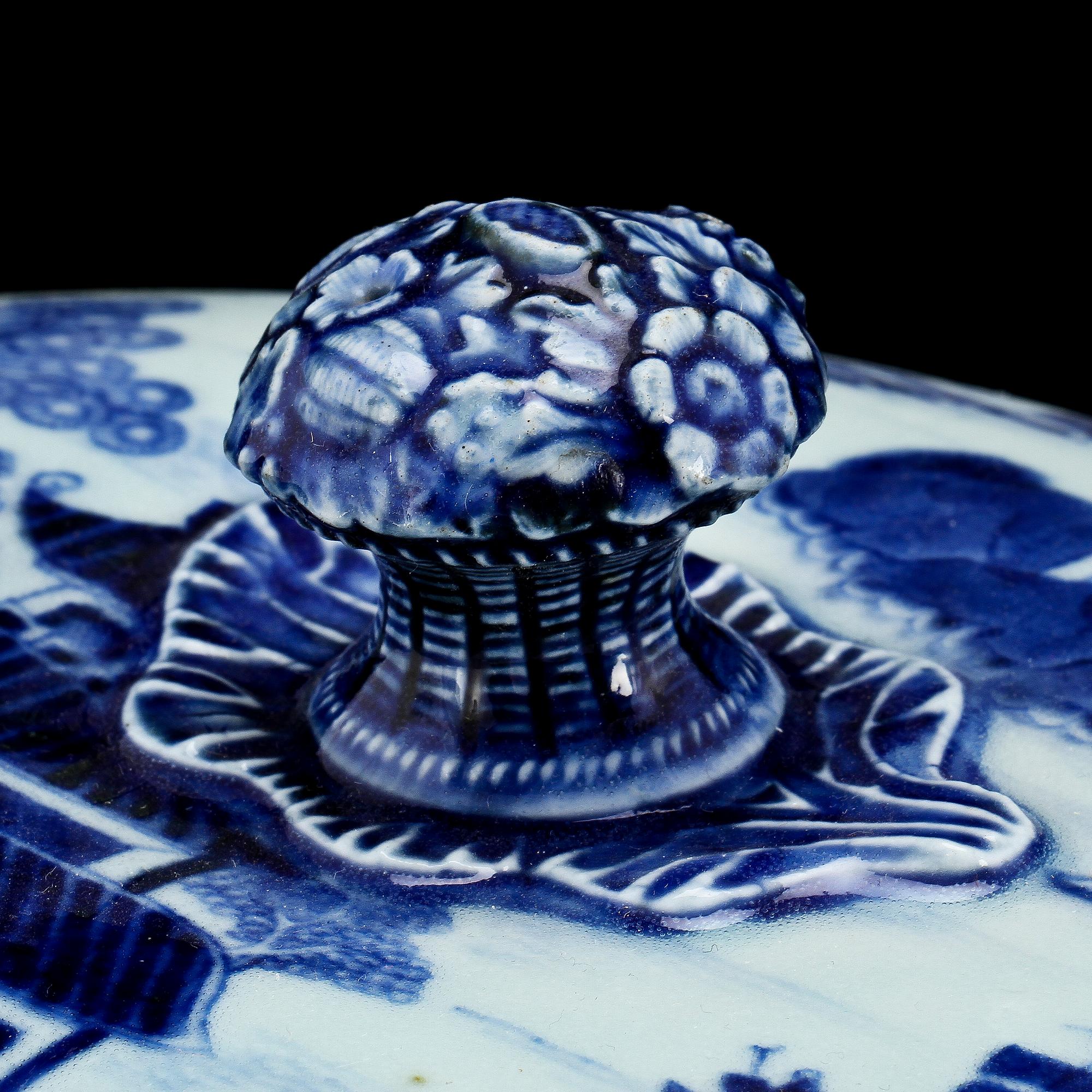 LOCKKAROTT, porslin, Kina, sekelskiftet 1700/1800-tal.