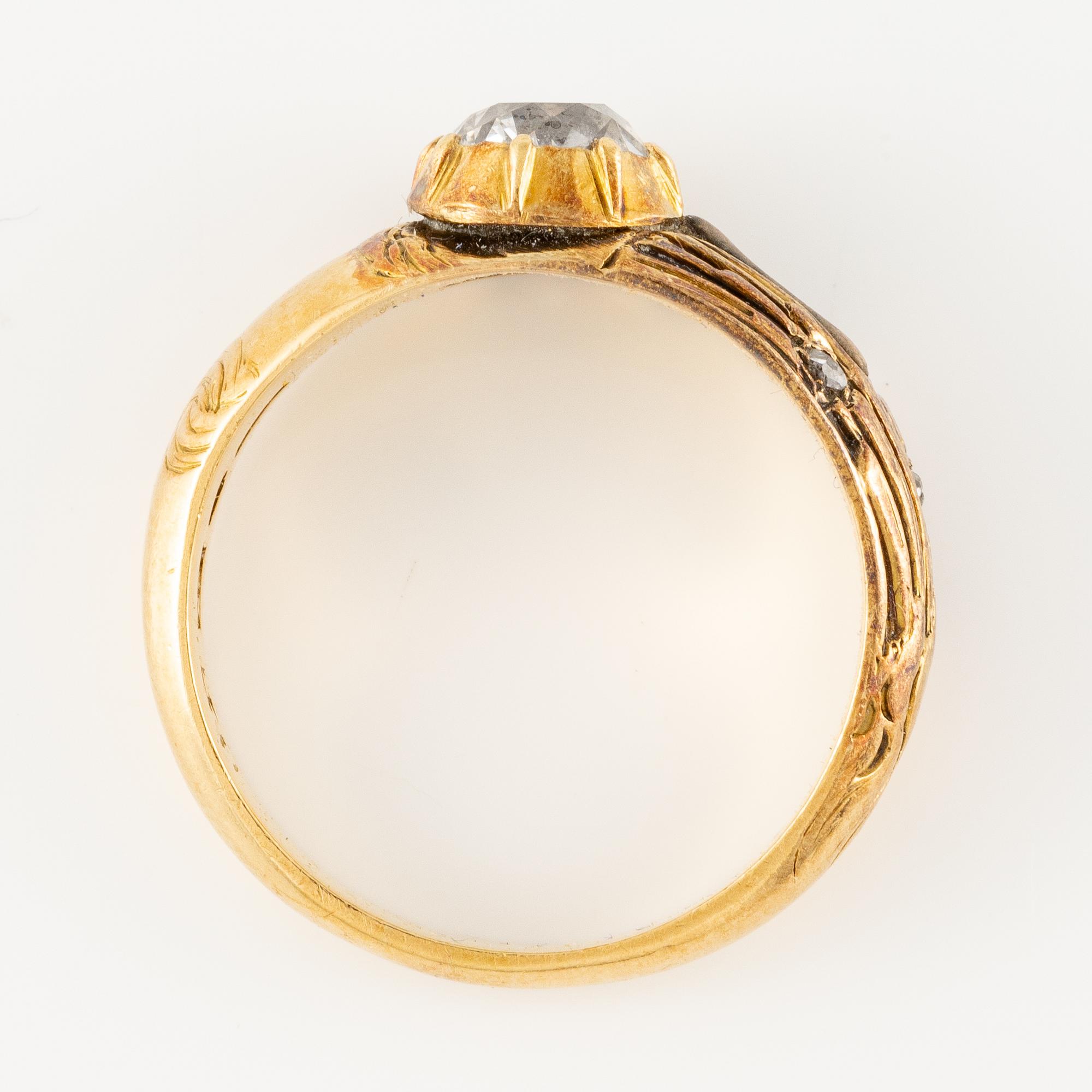 A ring in 18K gold set with an old-cut diamond.