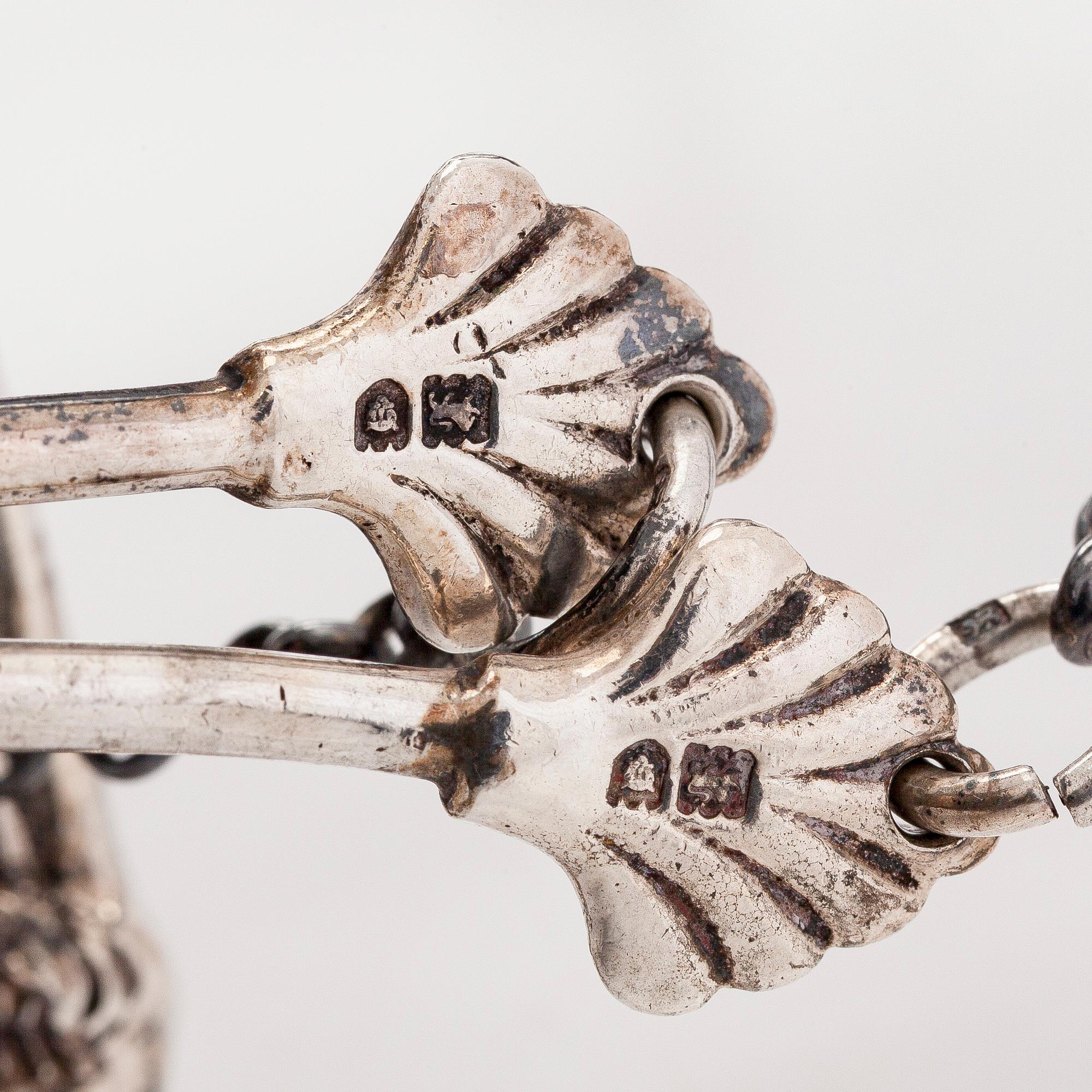 Teekannu lämmittimellä, sterlinghopeaa, Edward Barnard & Sons Ltd, Lontoo 1913.