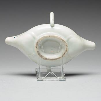 A blue and white armorial sauce boat, Qing dynasty, first half of the 18th Century.